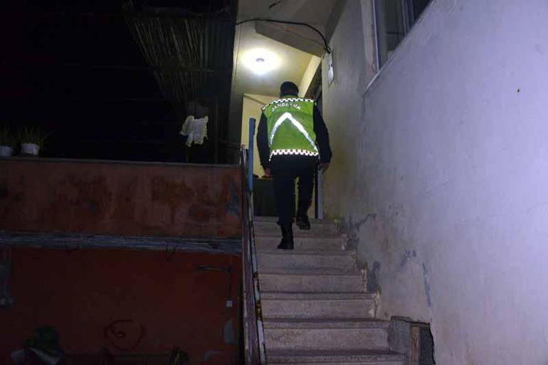 Tartıştığı karısını tabancayla başından vurup, öldürdü