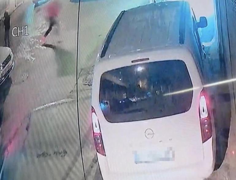 Beyoğlu’da Akşam çay içmeye geleceğiz tehdidiyle ev kurşunladı: Çelik yelekle yakalandı