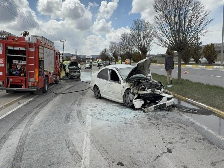 Sivasta kazada yaralanan 4 futbolcu ile 1 sürücünün tedavisi sürüyor