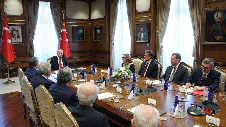 Cumhurbaşkanı Erdoğan, Türk Demokrasi Vakfı heyetini kabul etti