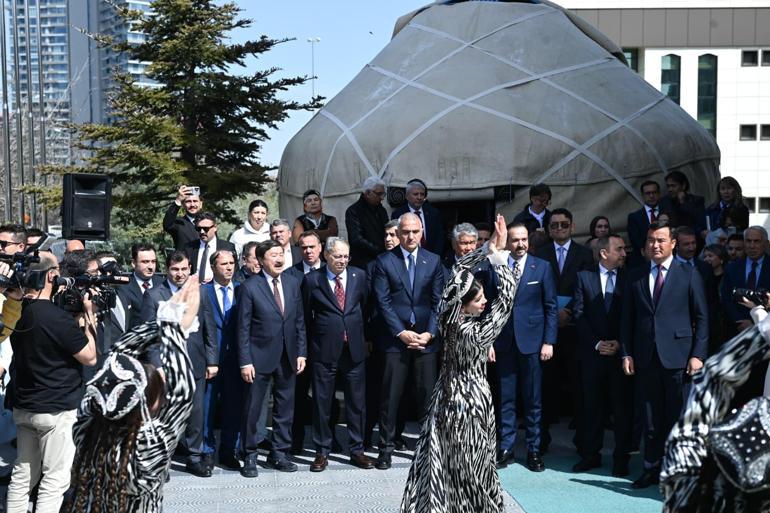 Bakan Ersoy: Türk dünyası olarak birliğimizi diri tutmak zorundayız