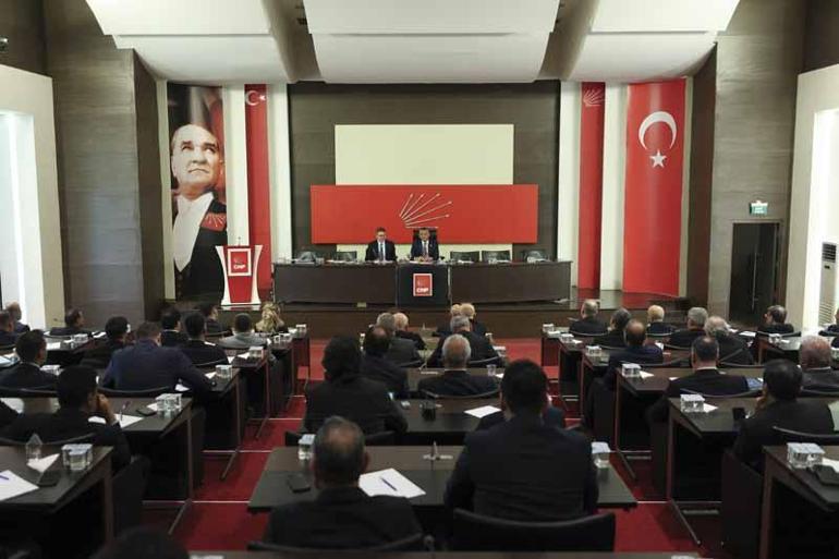 Özgür Özel, il başkanları ile bir araya geldi