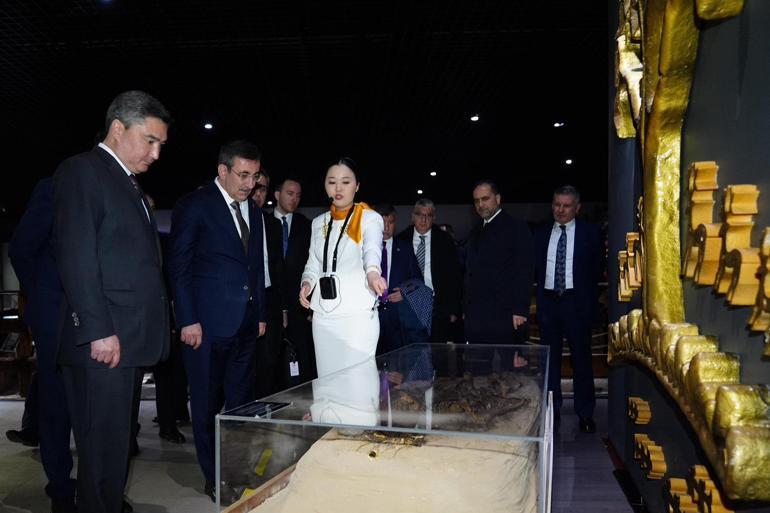 Cumhurbaşkanı Yardımcısı Yılmaz, Kazakistan’da müze ve yapay zeka merkezini ziyaret etti