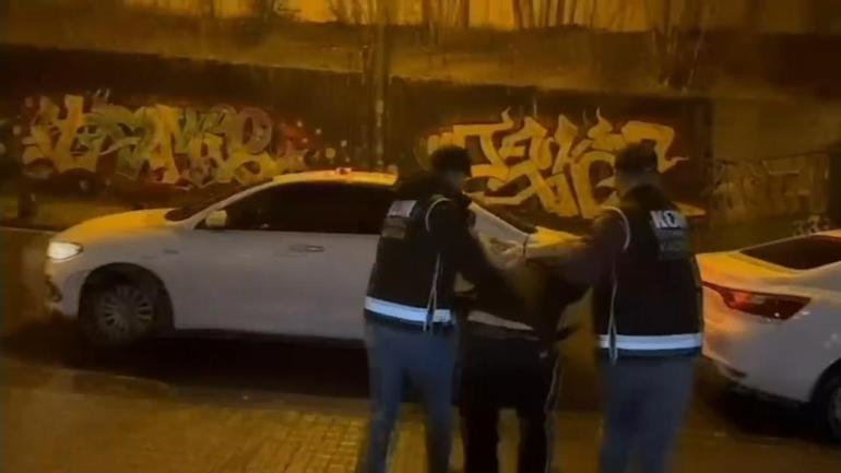 Interpol tarafından Kırmızı Bültenle aranan altın kaçakçısı İstanbulda yakalandı