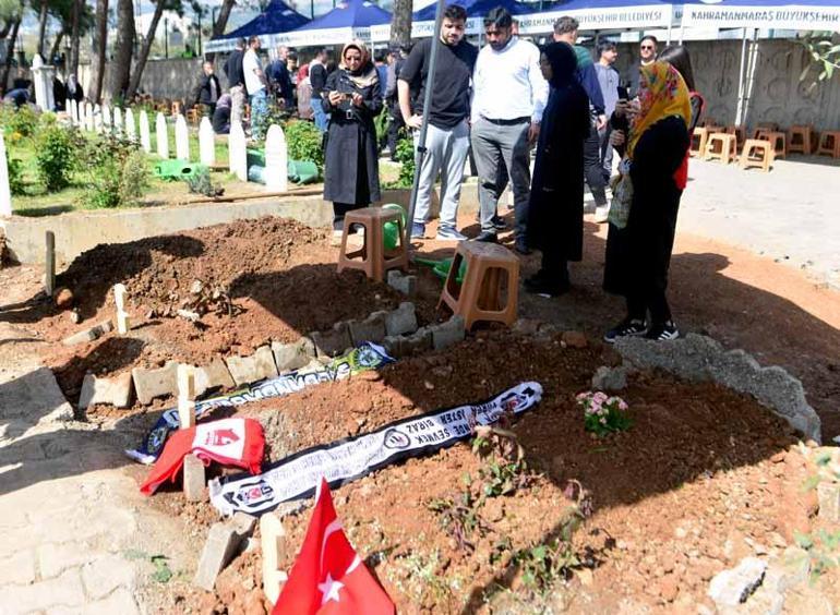 Kahramanmaraş’ta okuldaki saldırıda yaşamını yitiren öğrenciler toprağa verildi