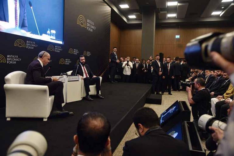 Ahmed Şara: Suriyenin kuzeyi yabancı askerlerden boşalmış durumda