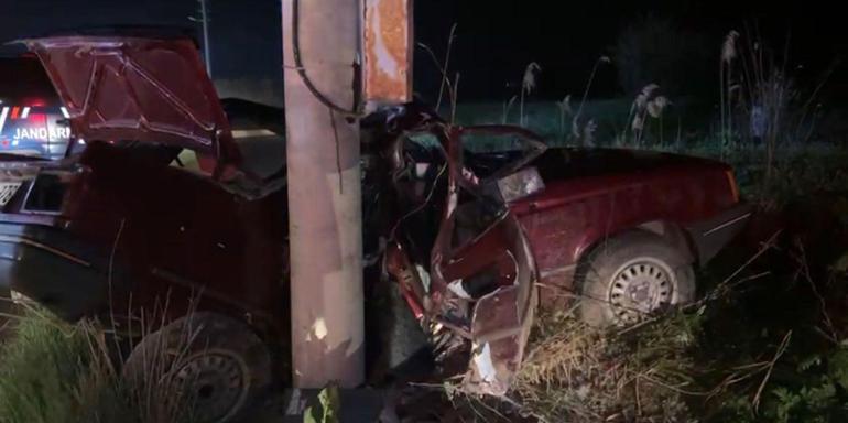 Beton direğe çarpan otomobilin sürücüsü öldü