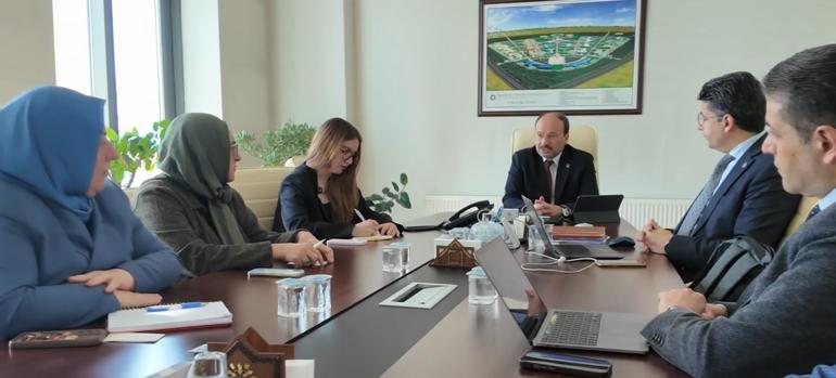 4üncü sınıf öğrencisi Gizem, rektörün 11 saatini gözlemledi