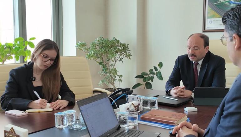 4üncü sınıf öğrencisi Gizem, rektörün 11 saatini gözlemledi