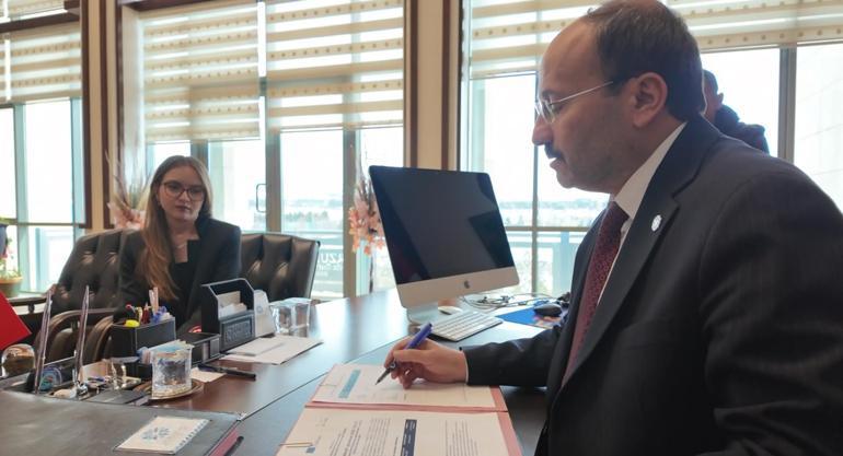 4üncü sınıf öğrencisi Gizem, rektörün 11 saatini gözlemledi