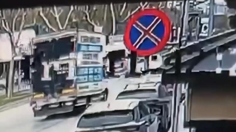 Beyoğlunda 5 kişinin yaralandığı dolmuş kazası kamerada