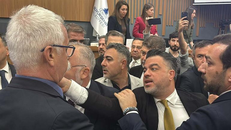 İzmir Büyükşehir Belediye Meclisinde gerginlik