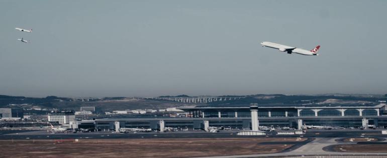 İstanbul Havalimanında üçlü pist operasyonları bir yıldır hizmette