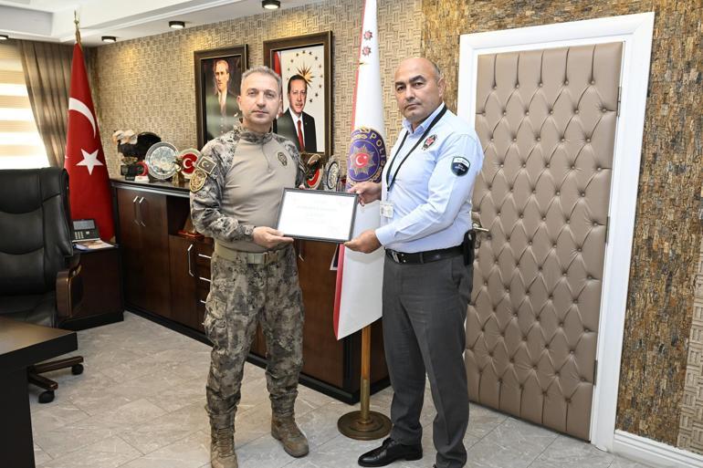 909 bin liralık dolandırıcılığı önleyen güvenlik görevlisine teşekkür belgesi