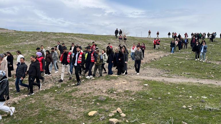 UNESCO mirası Ani Ören Yerinde 8 kilometre yürüdüler