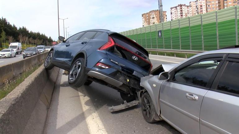 Kartal’da 6 aracın karıştığı zincirleme kaza