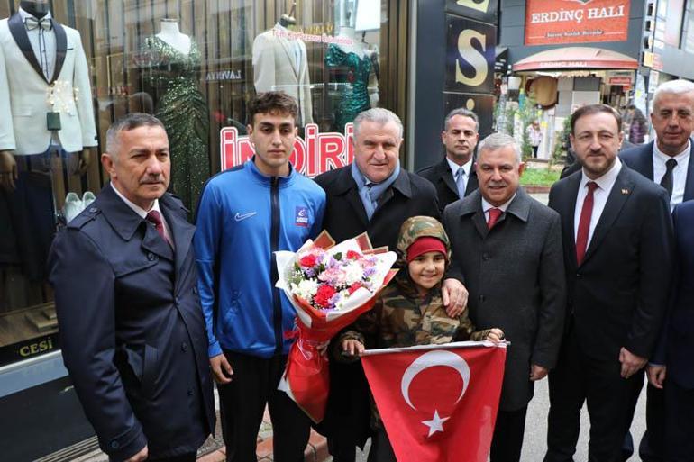 Gençlik ve Spor Bakanı Bak: Çocukları kötü alışkanlıklardan uzak tutalım, spor salonlarına getirin