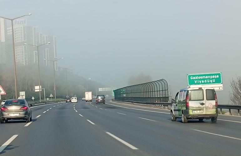 İstanbulda sis etkili oluyor; gemi trafiği askıya alındı
