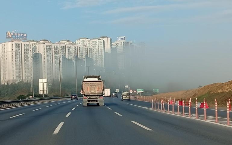 İstanbulda sis etkili oluyor; gemi trafiği askıya alındı