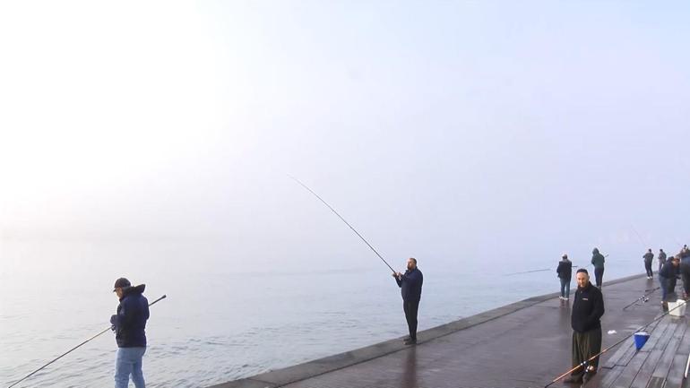 İstanbulda sis etkili oluyor; gemi trafiği askıya alındı