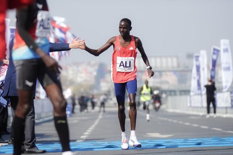 İstanbul Yarı Maratonunu erkeklerde Alex Matata, kadınlarda Purity Gitonga kazandı