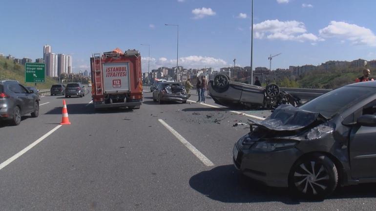 Eyüpsultanda 5 aracın karıştığı zincirleme kaza: 2 yaralı