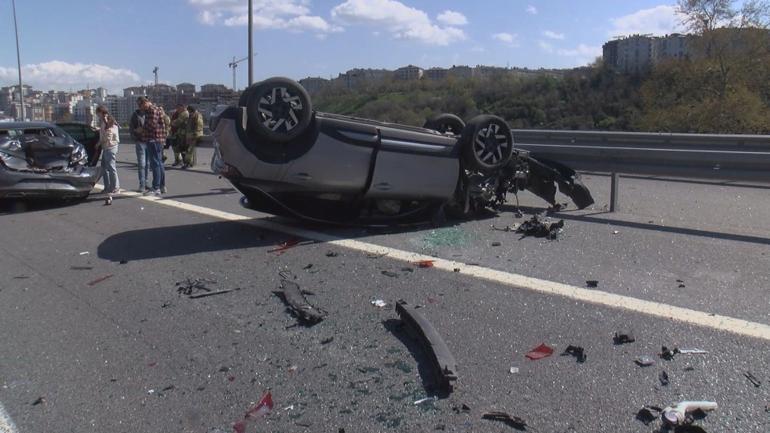 Eyüpsultanda 5 aracın karıştığı zincirleme kaza: 2 yaralı