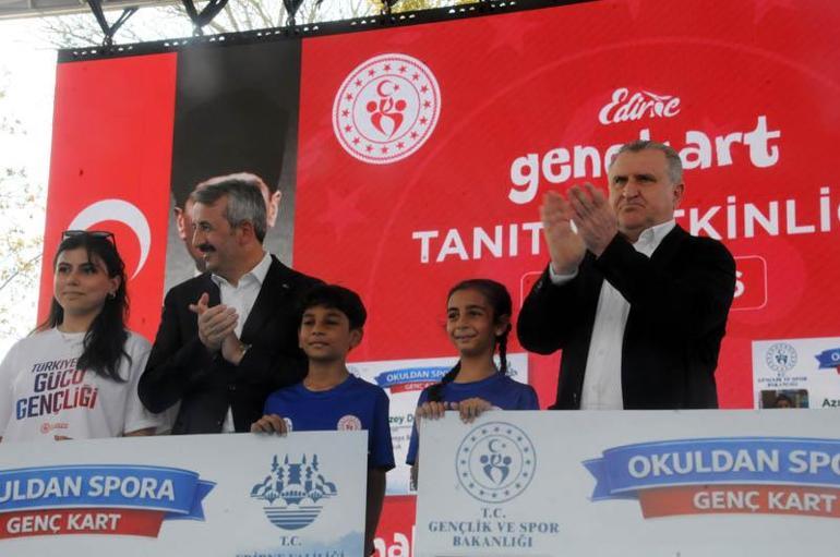 Bakan Bak: Gençlerimizi, çocuklarımızı dijital dünyadan, kötü alışkanlıklardan uzak tutmamız lazım