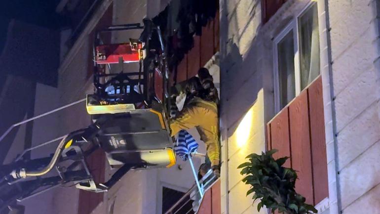 Avcılarda 4 katlı binada yangın; mahsur kalan 20 kişi kurtarıldı