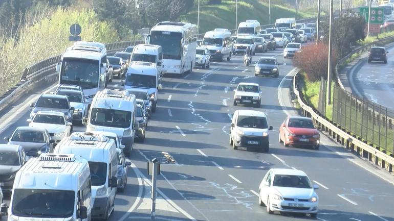 İstanbulda haftanın ilk iş gününde trafik yoğunluğu