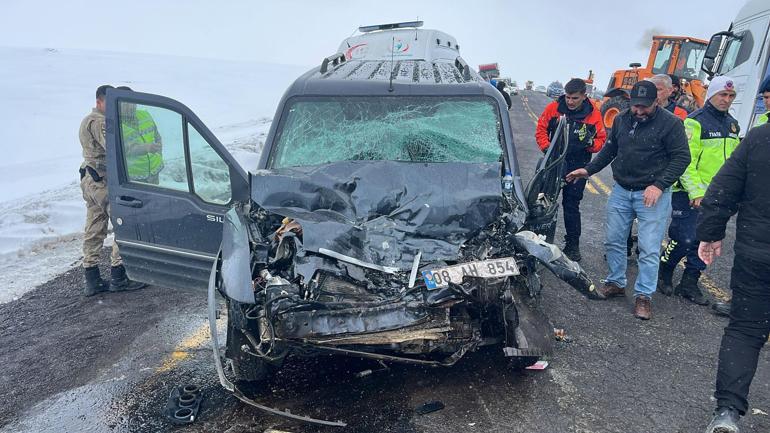 Sisli yolda hatalı sollama kazası araç kamerasında