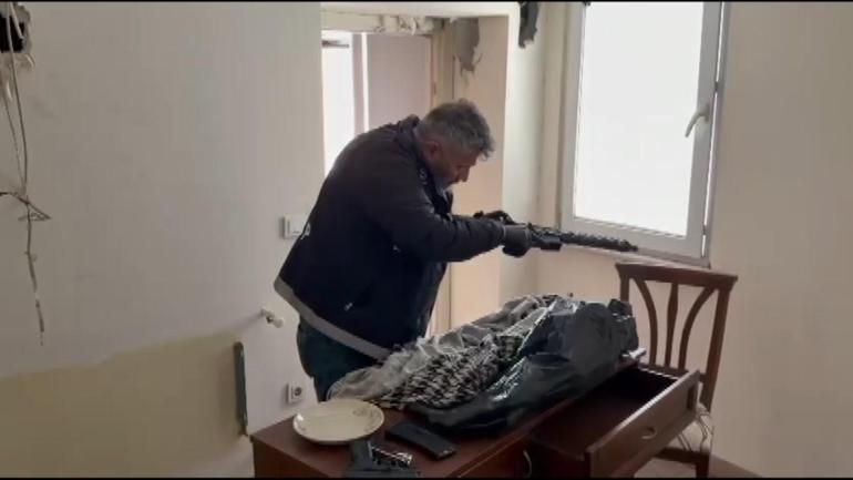 Küçükçekmecede iş yerini kurşunlayıp 3 milyon dolar haraç isteyen 4 şüpheli yakalandı