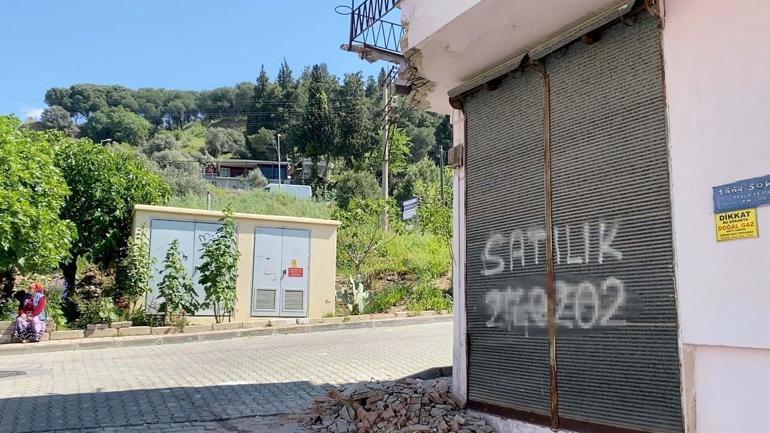 Balkon çöktü, baba ve engelli oğlu yaralandı