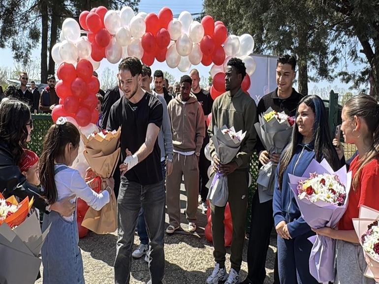 Samsunsporlu futbolcular, 23 Nisan Ulusal Egemenlik ve Çocuk Bayramı için çocuklarla buluştu