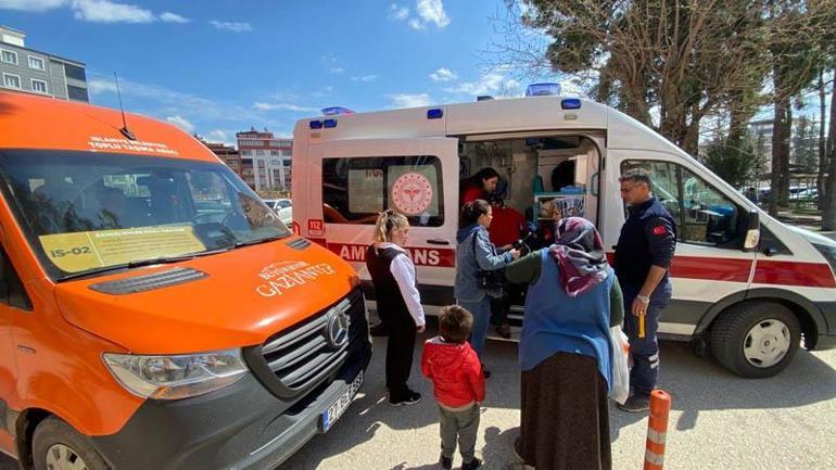 Minibüs şoförü Demet, aracında rahatsızlanan yolcuyu sağlık ekiplerine ulaştırdı