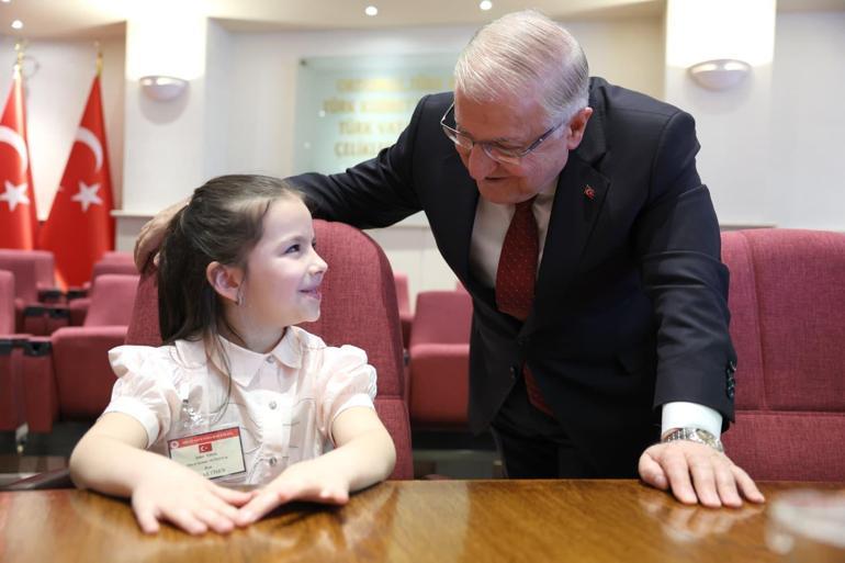 Bakan Güler, şehit ve gazi çocukları ile buluştu