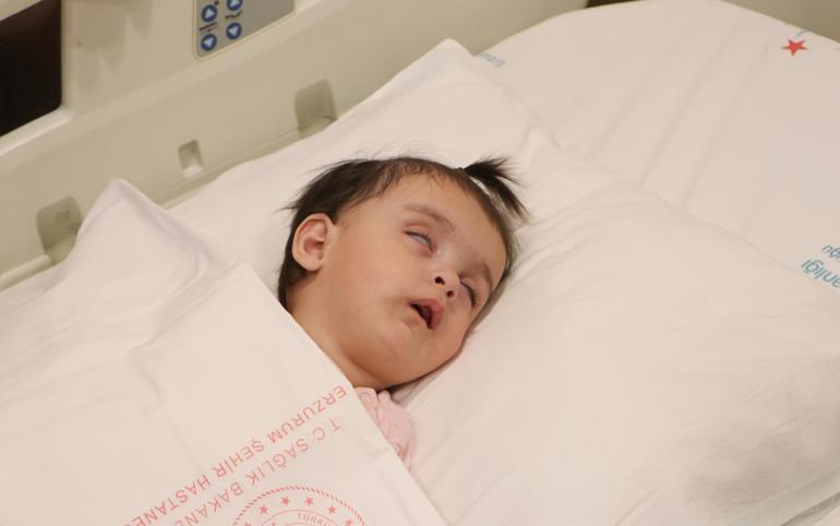 Götürüldüğü hastanede damak yarığı tespit edilen bebek ameliyatla sağlığına kavuştu