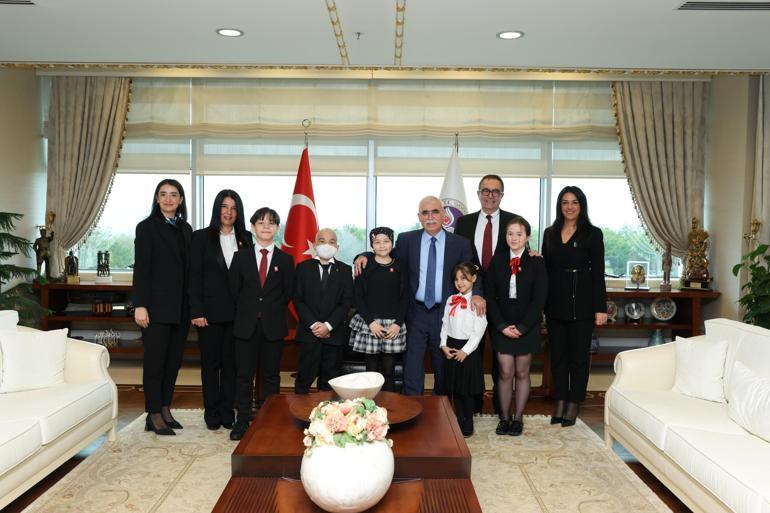 Anayasa Mahkemesi Başkanı Kadir Özkaya, lösemi tedavisi gören çocukları misafir etti