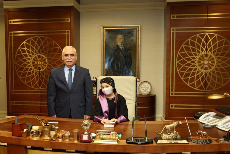 Anayasa Mahkemesi Başkanı Kadir Özkaya, lösemi tedavisi gören çocukları misafir etti