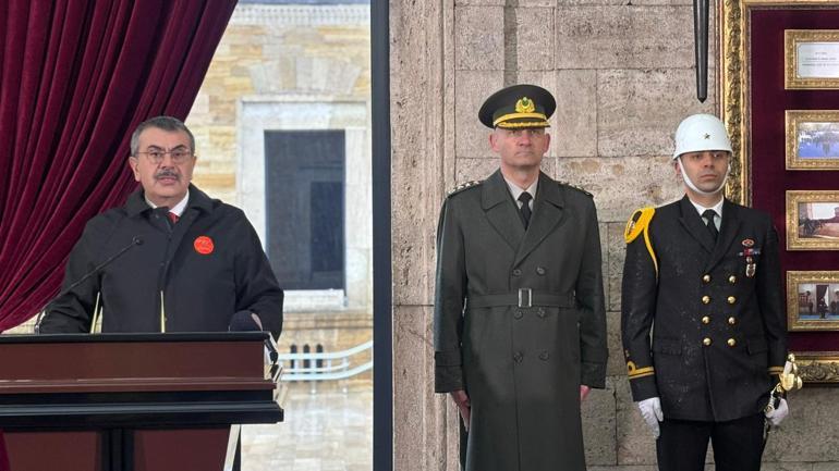 Bakan Tekin, öğrencilerle Anıtkabiri ziyaret etti