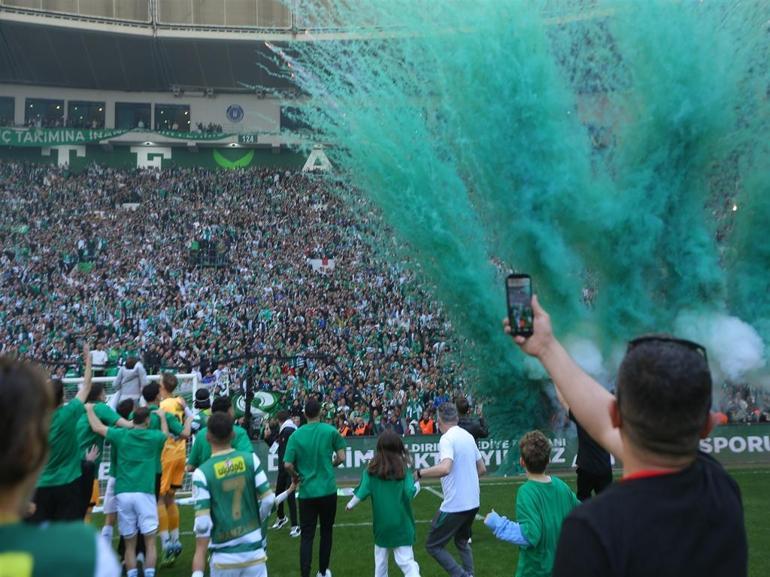 2nci Lig şampiyonu Bursaspor, taraftar rekoruyla da Süper Lig şampiyonlarını geride bıraktı