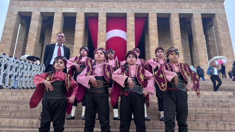 Anıtkabirde 23 Nisan coşkusu