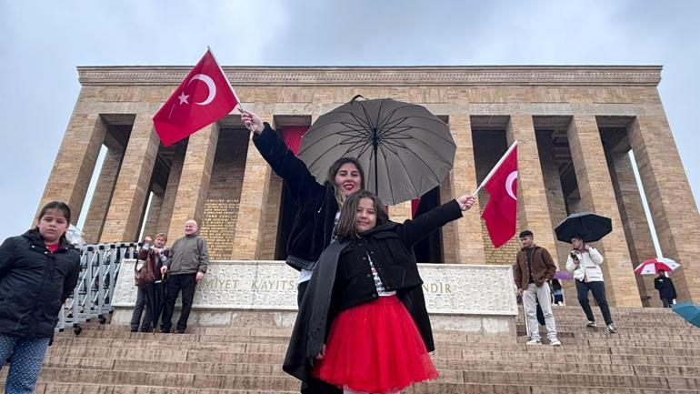 Anıtkabirde 23 Nisan coşkusu