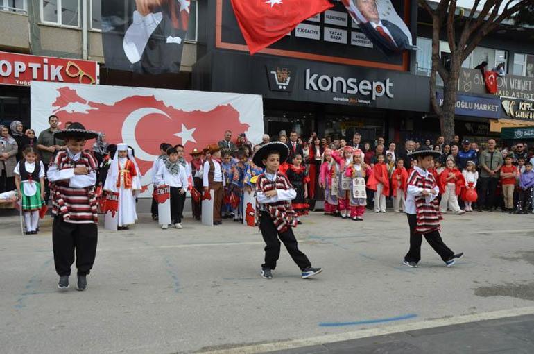 Üçüzler, 23 Nisan kutlamalarında ilgi odağı oldu