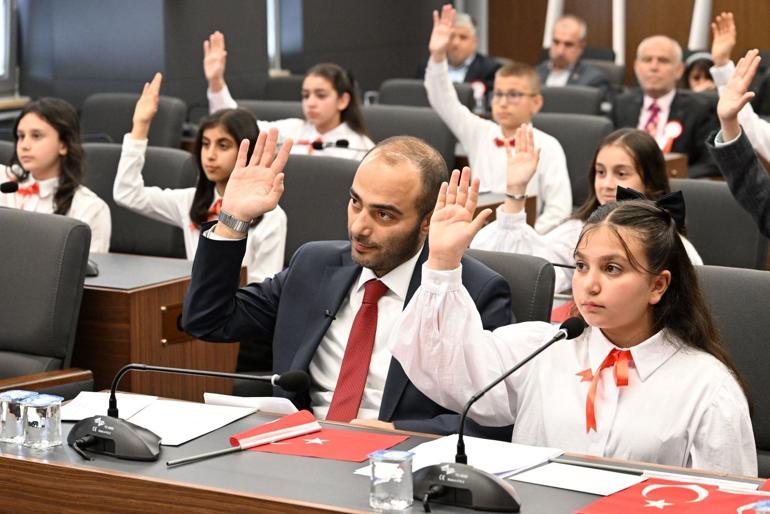 Gaziosmanpaşa’da 23 Nisan Çocuk Meclisi’nden dünyaya barış mesajı
