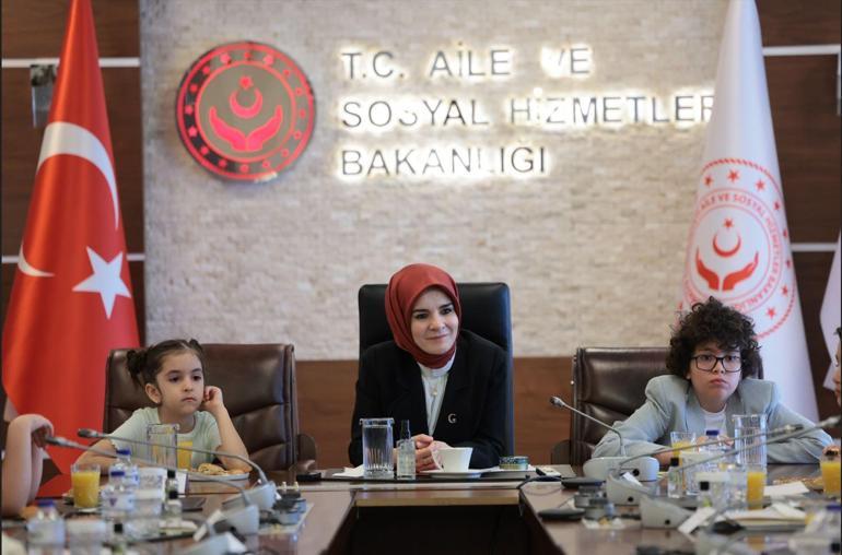 Bakan Göktaş, şehit ve gazi çocuklarıyla buluştu