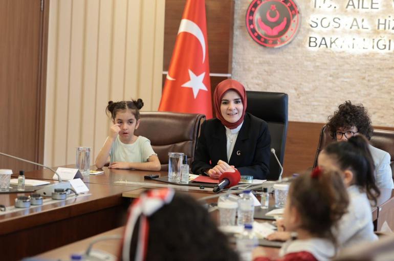 Bakan Göktaş, şehit ve gazi çocuklarıyla buluştu