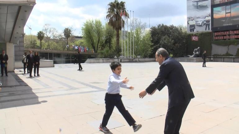 İstanbul İl Emniyet Müdürü Yıldız, 23 Nisanda koltuğunu şehit çocuğuna devretti