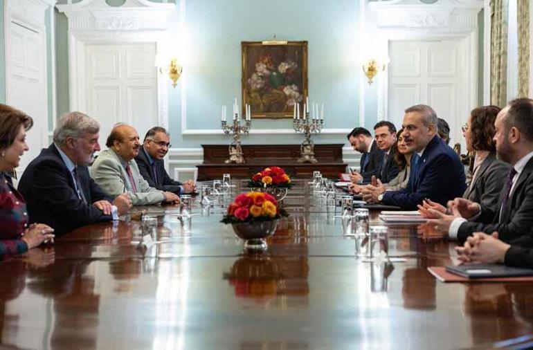 Dışişleri Bakanı Fidan, İngilterede Lordlar Kamarası ve Avam Kamarası üyeleriyle görüştü