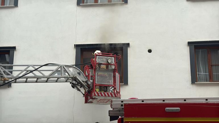 Evini ateşe verdiği için gözaltına alındı; nezarethanede rahatsızlanınca kaldırıldığı hastanede öldü